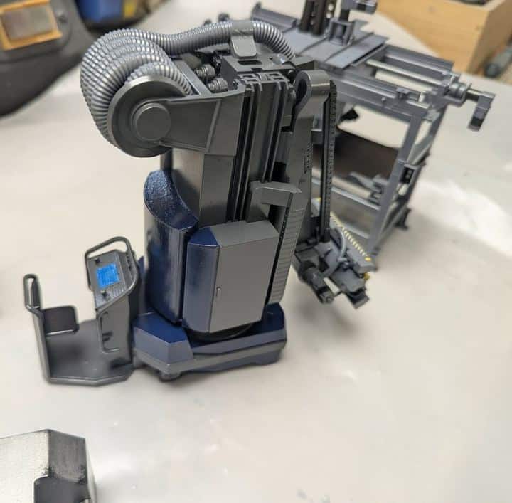 Skalamodel af en hel maskine, 3D-printet og malet